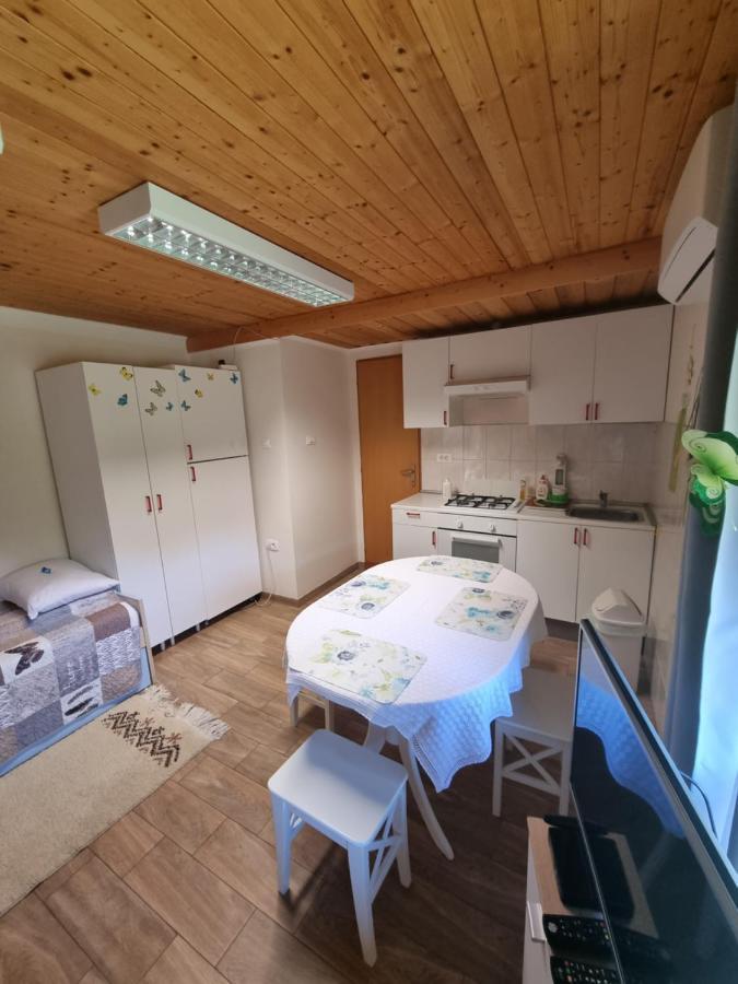 Dobra Hisa Zdravja Cicarija Hotel Golac Exterior foto